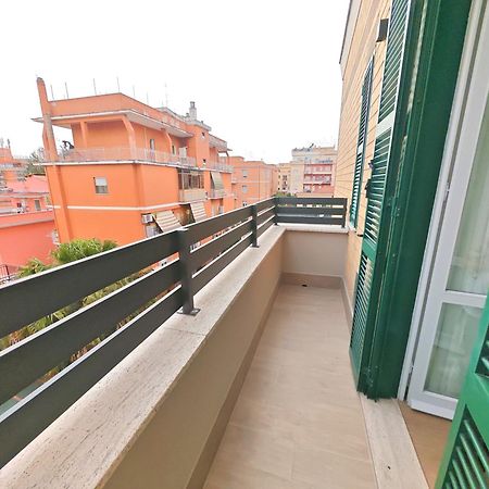 Ferienwohnung Attico Urbano Terrazza Su Roma Metro A Cornelia Exterior foto